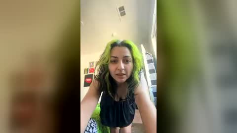 thebrattybelle99 online show from June 12, 9:56 pm
