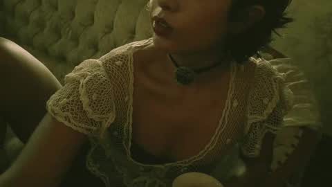 Joan online show from November 9, 7:10 pm