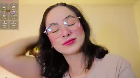 thedisneygirl online show from June 29, 12:39 am