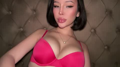 Elle  dont forget to folloW me and thumbs up online show from March 31, 12:32 am