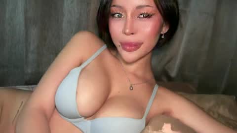 Elle  dont forget to folloW me and thumbs up online show from June 27, 1:06 pm