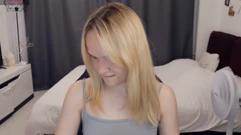 Lily online show from June 5, 8:15 pm