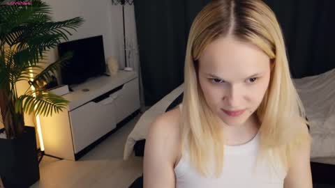 Lily online show from May 30, 9:11 pm