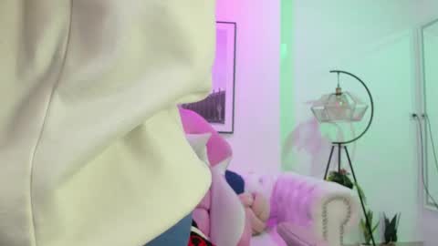 Snapshot of theia_moon_ chatting on February 24, 12:35 pm Theia online show from February 24, 12:35 pm