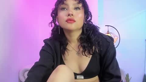 Snapshot of theia_moon_ chatting on February 8, 1:33 pm Theia online show from February 8, 1:33 pm