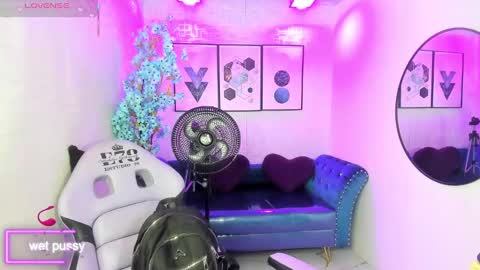Snapshot of theia_moon_ chatting on October 6, 12:33 pm Theia online show from October 6, 12:33 pm