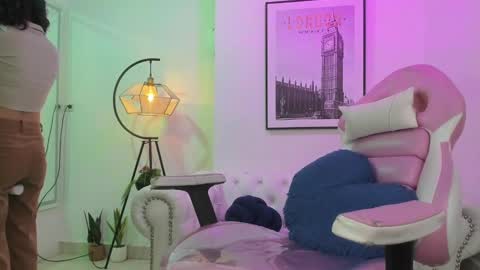 Snapshot of theia_moon_ chatting on February 22, 12:40 pm Theia online show from February 22, 12:40 pm