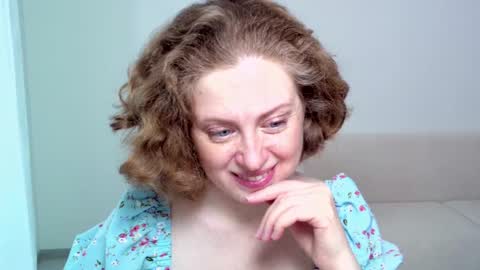 Snapshot of theladysblush chatting on March 5, 7:38 am Ella online show from March 5, 7:38 am