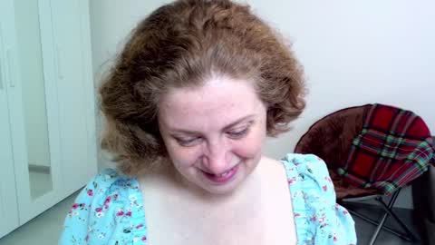 Snapshot of theladysblush chatting on February 2, 8:13 am Ella online show from February 2, 8:13 am
