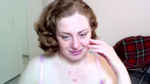 Snapshot of theladysblush chatting on January 24, 6:03 am Ella online show from January 24, 6:03 am