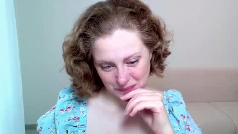 Snapshot of theladysblush chatting on March 10, 6:27 am Ella online show from March 10, 6:27 am