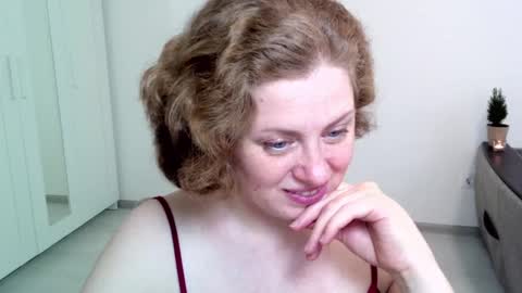 Snapshot of theladysblush chatting on December 29, 10:23 am Ella online show from December 29, 10:23 am
