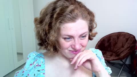 Snapshot of theladysblush chatting on January 19, 7:15 am Ella online show from January 19, 7:15 am