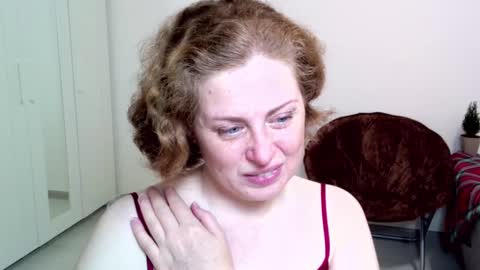 Snapshot of theladysblush chatting on January 8, 5:27 am Ella online show from January 8, 5:27 am
