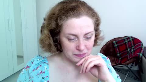 Snapshot of theladysblush chatting on February 4, 8:24 am Ella online show from February 4, 8:24 am