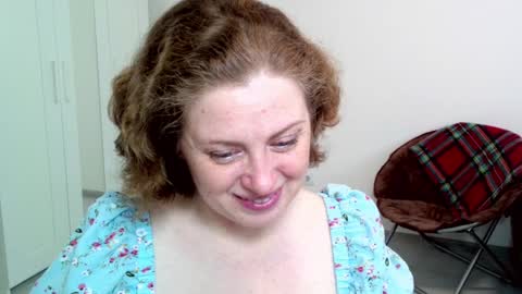 Snapshot of theladysblush chatting on February 9, 7:38 am Ella online show from February 9, 7:38 am