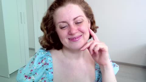 Snapshot of theladysblush chatting on February 21, 7:44 am Ella online show from February 21, 7:44 am