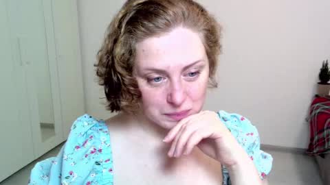 Snapshot of theladysblush chatting on January 6, 5:30 am Ella online show from January 6, 5:30 am