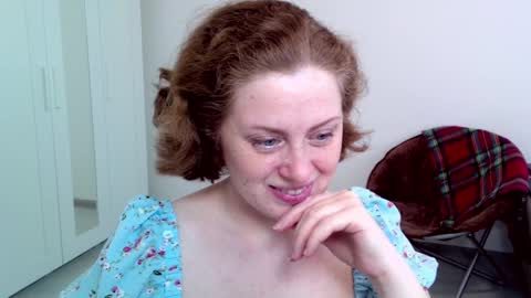 Snapshot of theladysblush chatting on February 5, 8:21 am Ella online show from February 5, 8:21 am