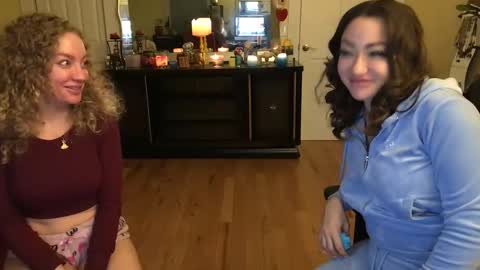 Snapshot of themrsnelson chatting on January 2, 7:44 am Cach Nelson online show from January 2, 7:44 am