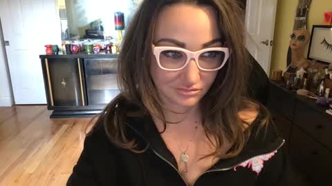 Snapshot of themrsnelson chatting on December 18, 6:57 pm Cach Nelson online show from December 18, 6:57 pm