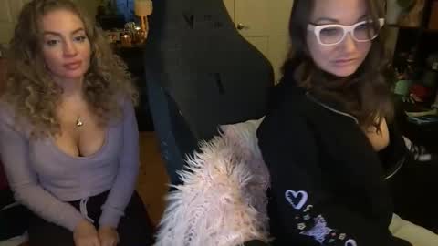 Snapshot of themrsnelson chatting on December 31, 10:12 pm Cach Nelson online show from December 31, 10:12 pm