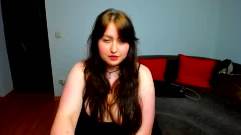 Snapshot of thenaughtygf chatting on December 12, 10:09 pm thenaughtygf online show from December 12, 10:09 pm