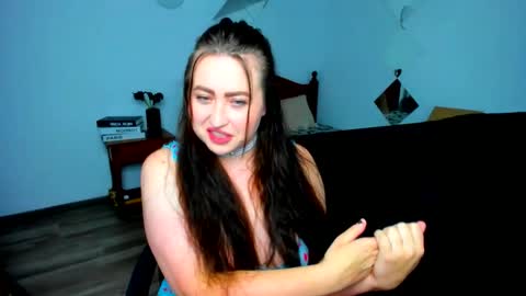 Snapshot of thenaughtygf chatting on October 2, 9:20 pm thenaughtygf online show from October 2, 9:20 pm