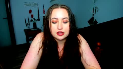 Snapshot of thenaughtygf chatting on October 17, 10:35 pm thenaughtygf online show from October 17, 10:35 pm