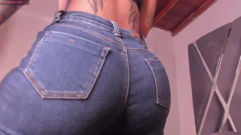 Snapshot of thepam_boobs chatting on March 12, 4:24 pm Pamela online show from March 12, 4:24 pm