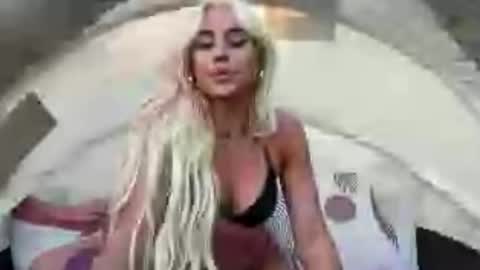 Skylarrrr online show from April 2, 12:30 am