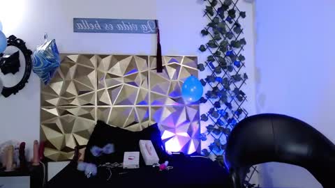 Snapshot of theuntamedroom chatting on October 3, 2:55 pm lucian luna online show from October 3, 2:55 pm