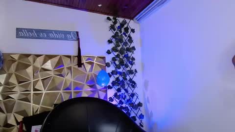 Snapshot of theuntamedroom chatting on October 17, 1:36 pm lucian luna online show from October 17, 1:36 pm