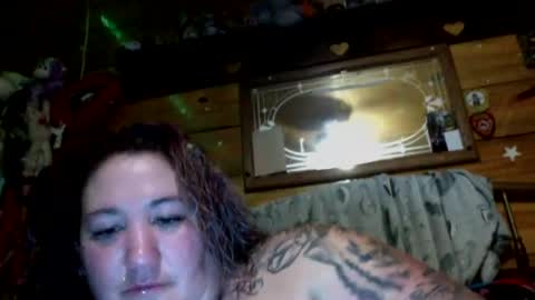Snapshot of thickandjuicy7612 chatting on December 19, 1:40 pm thickandjuicy7612 online show from December 19, 1:40 pm