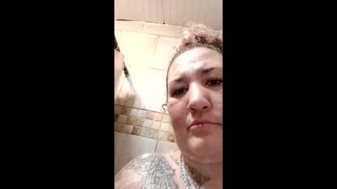Snapshot of thickandjuicy7612 chatting on January 23, 1:19 am thickandjuicy7612 online show from January 23, 1:19 am