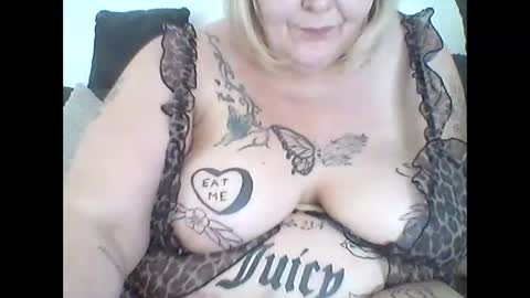 thickdarkangel online show from April 28, 2:21 pm