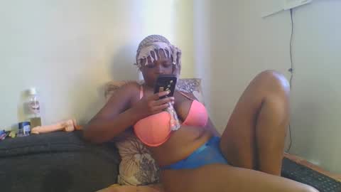 thickie_ online show from November 17, 4:46 am