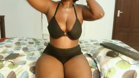 thickiie online show from December 1, 12:15 am