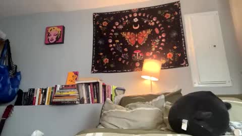 Snapshot of thickncurly88 chatting on September 21, 7:12 pm Thickncurly online show from September 21, 7:12 pm