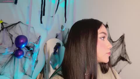 Tiana Le online show from October 31, 12:01 am