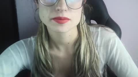 Tifanny online show from March 9, 3:27 pm