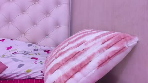 Snapshot of tifany_chill chatting on December 3, 3:00 pm online show from December 3, 3:00 pm