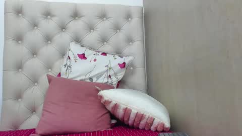 Snapshot of tifany_chill chatting on December 9, 1:45 pm online show from December 9, 1:45 pm
