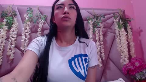 Snapshot of tiffani_hott_ chatting on January 15, 3:33 am TIFANI online show from January 15, 3:33 am