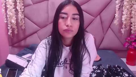 Snapshot of tiffani_hott_ chatting on December 14, 3:28 am TIFANI online show from December 14, 3:28 am