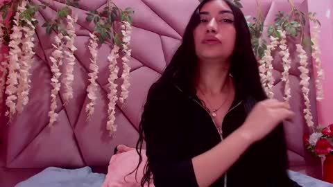 Snapshot of tiffani_hott_ chatting on December 12, 3:21 am TIFANI online show from December 12, 3:21 am