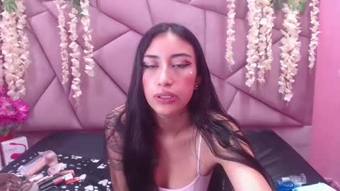 Snapshot of tiffani_hott_ chatting on January 19, 3:39 am TIFANI online show from January 19, 3:39 am