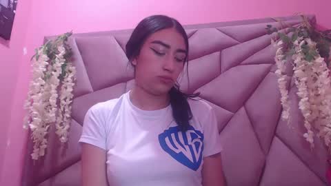 Snapshot of tiffani_hott_ chatting on December 15, 2:52 am TIFANI online show from December 15, 2:52 am