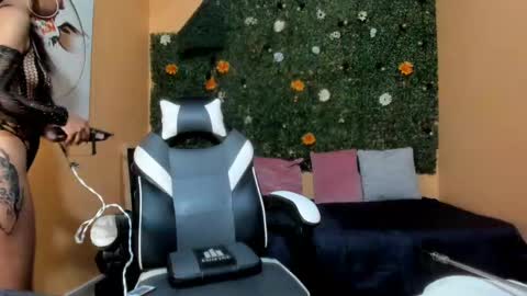 tiffany_sander online show from February 16, 3:05 am