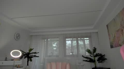 Tiffany Houston online show from December 21, 7:35 am